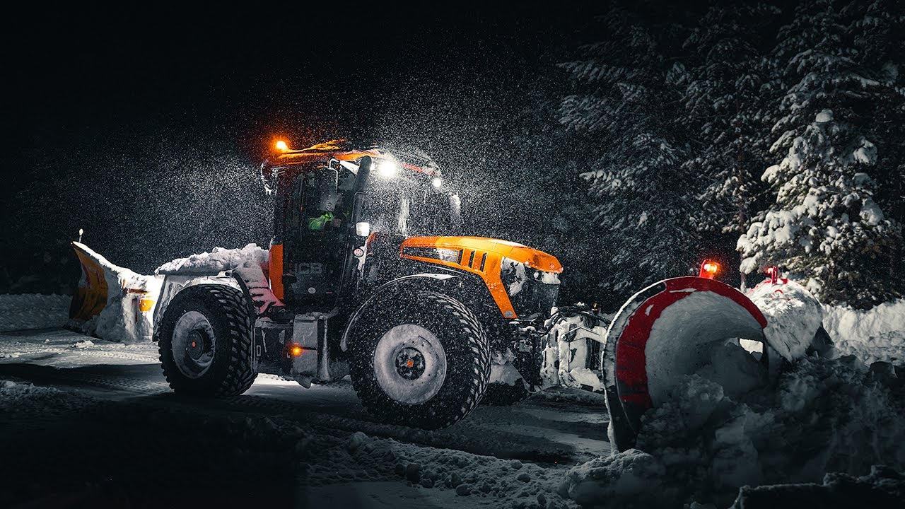 JCB Fastrac 4220 Snow Removal | With Mählers DPD & Vuomet side wing