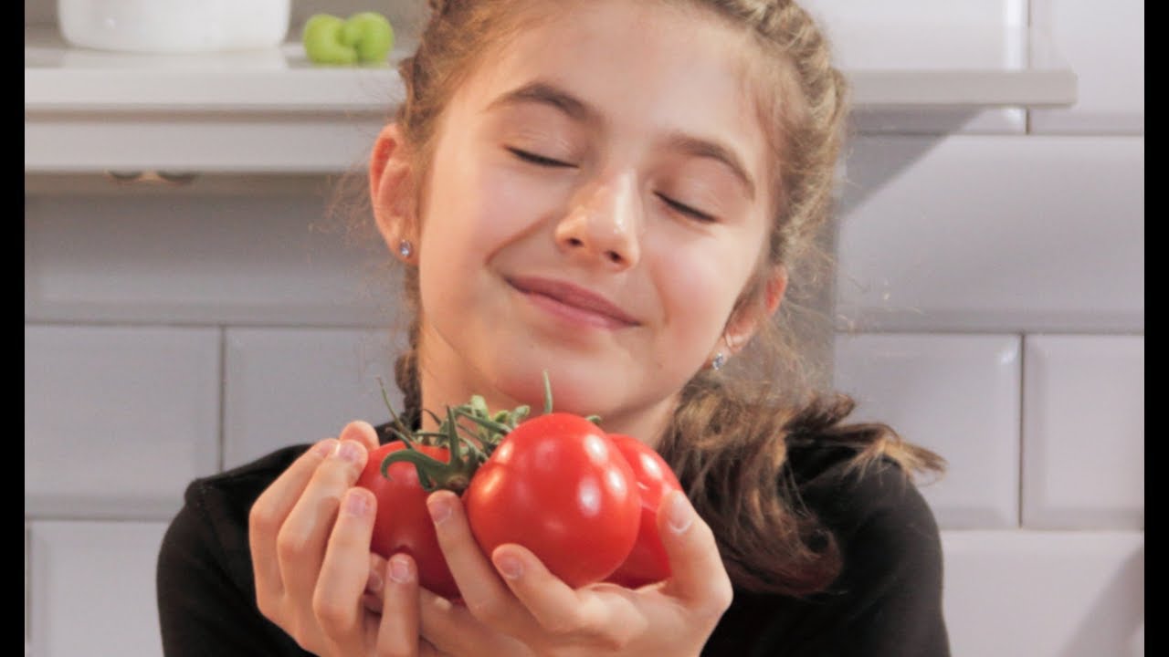 Wariacja pomidorowa, czyli makaron bolognese zapiekany w paprykach! #teamstefcia [Mali Szefowie]