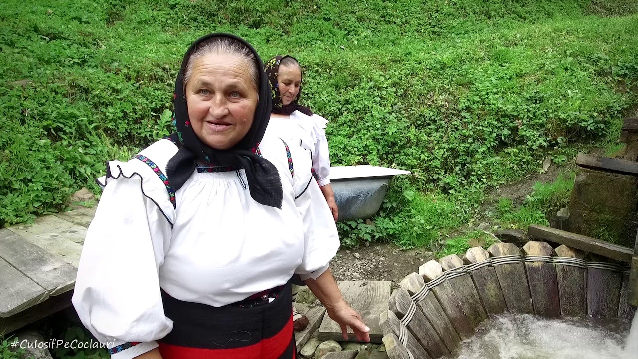 La vâltoarea Măriei a lu' Mnihai lu' Vasâloc din BÂRSANA, jud. Maramureș