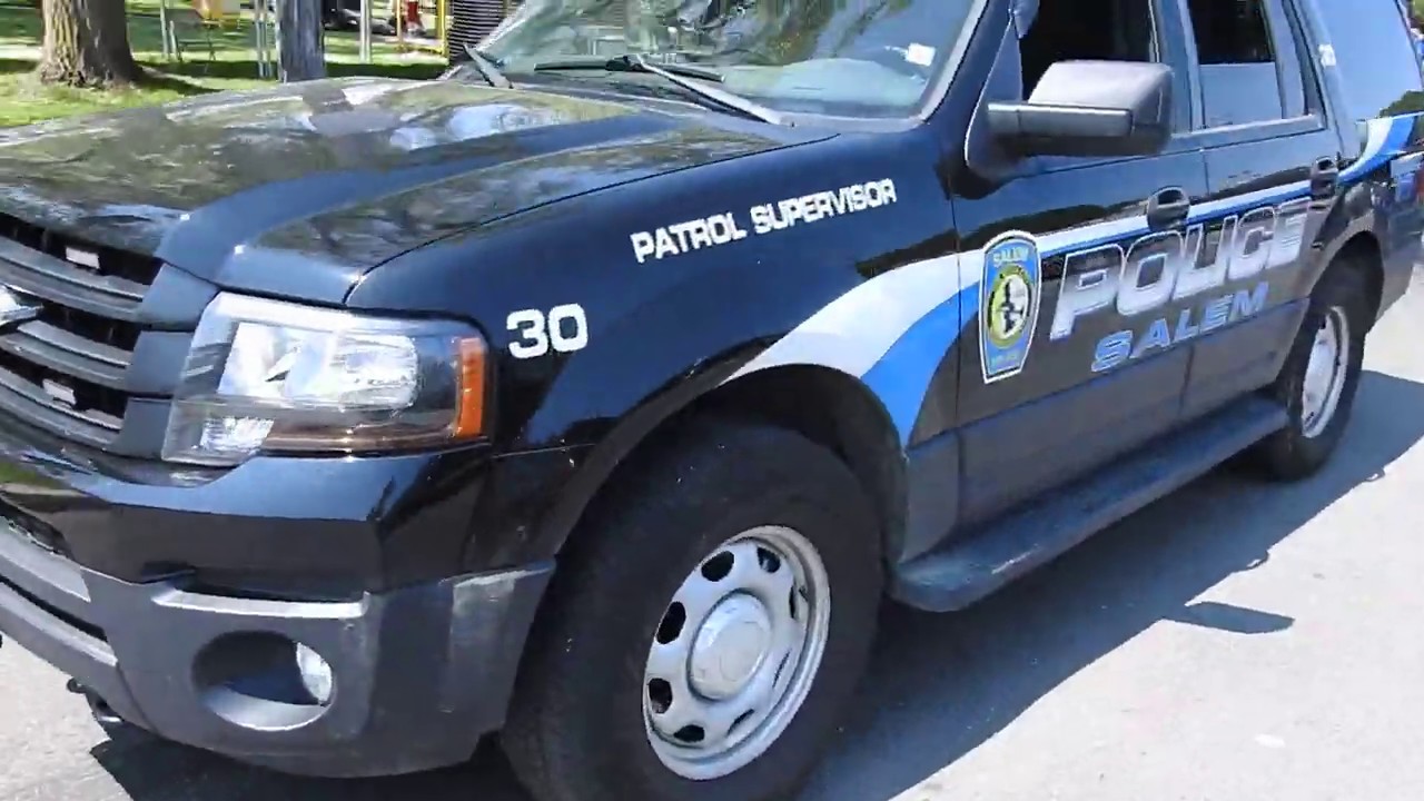 Salem Officers obstruct traffic.Supervisor FAILURE to ID FLEES. Patrolman Professional hands ID card