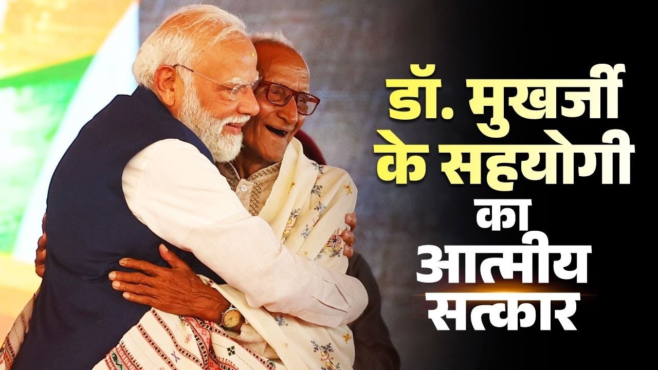 Respect for seniors, the BJP way! A heartfelt gesture captured in Bengal today..