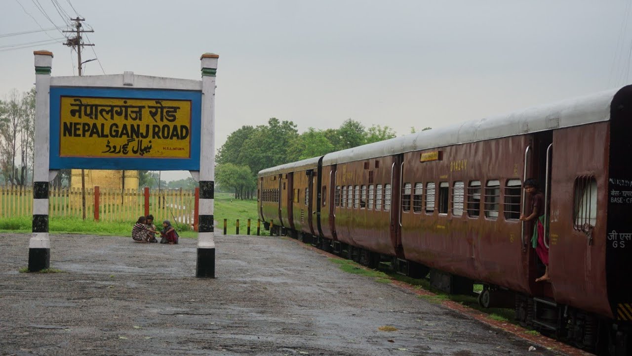 NEPALGANJ Road to NANPARA Jn. Full Journey in Metre Gauge Train!