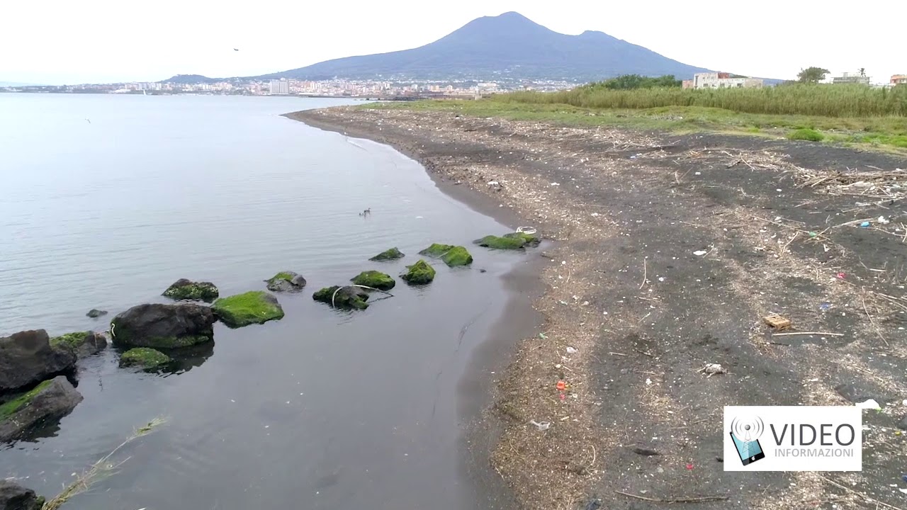 Inquinamento, plastica nel fiume Sarno