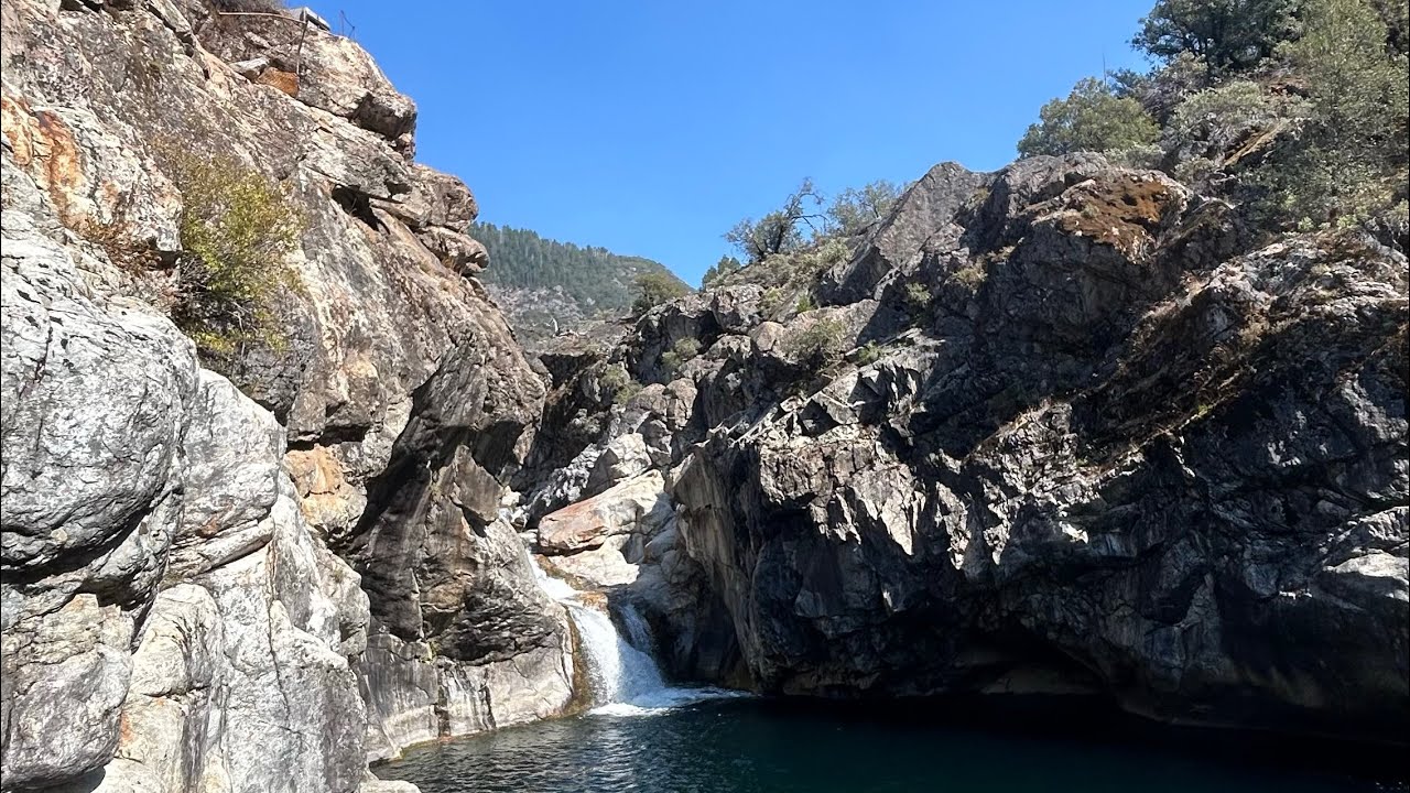 - Jolly Boys - Freestyle cliff jumping 