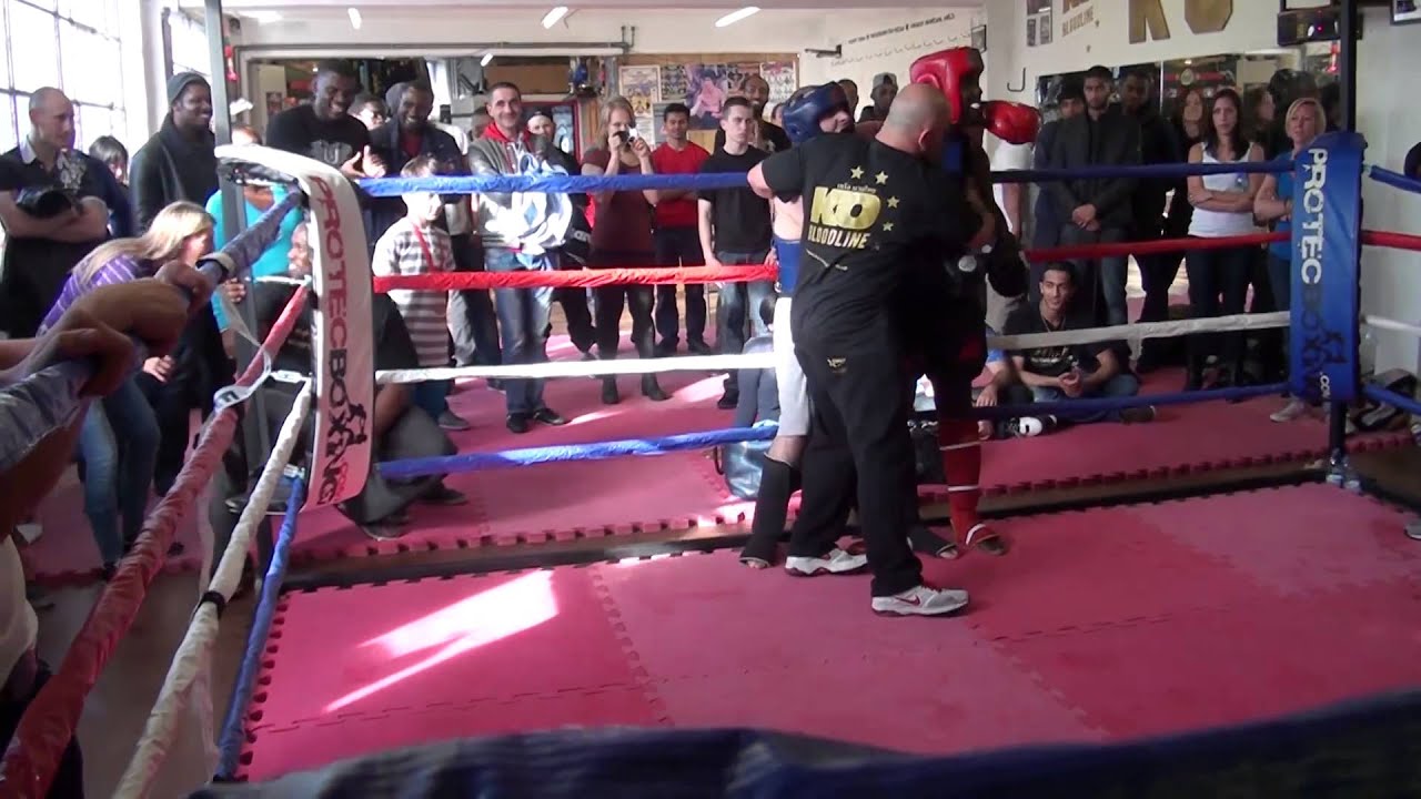 Mihai Constantin Vs Denvar Wilson   KO Bloodline Interclub Muay Thai