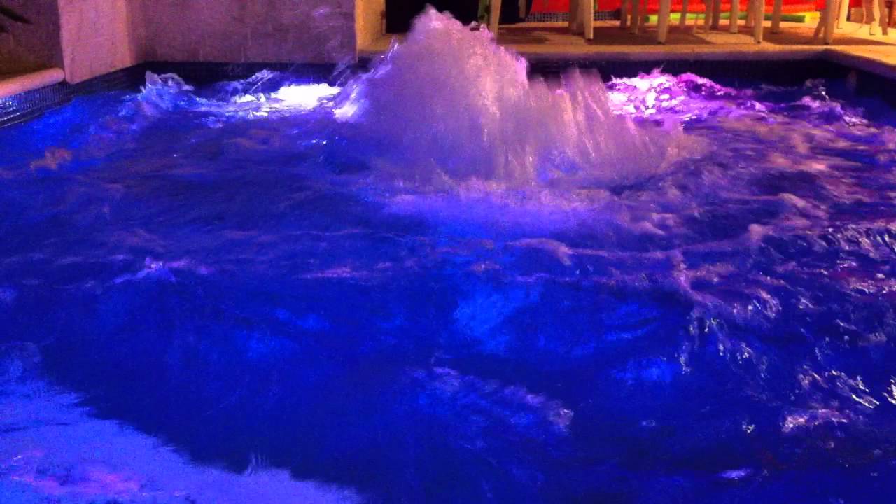 PISCINAS AUTOMATIZADAS COM BORBULHADOR, ILUMINAÇÃO LED, HIDROMASSAGEM, AQUECIMENTO.