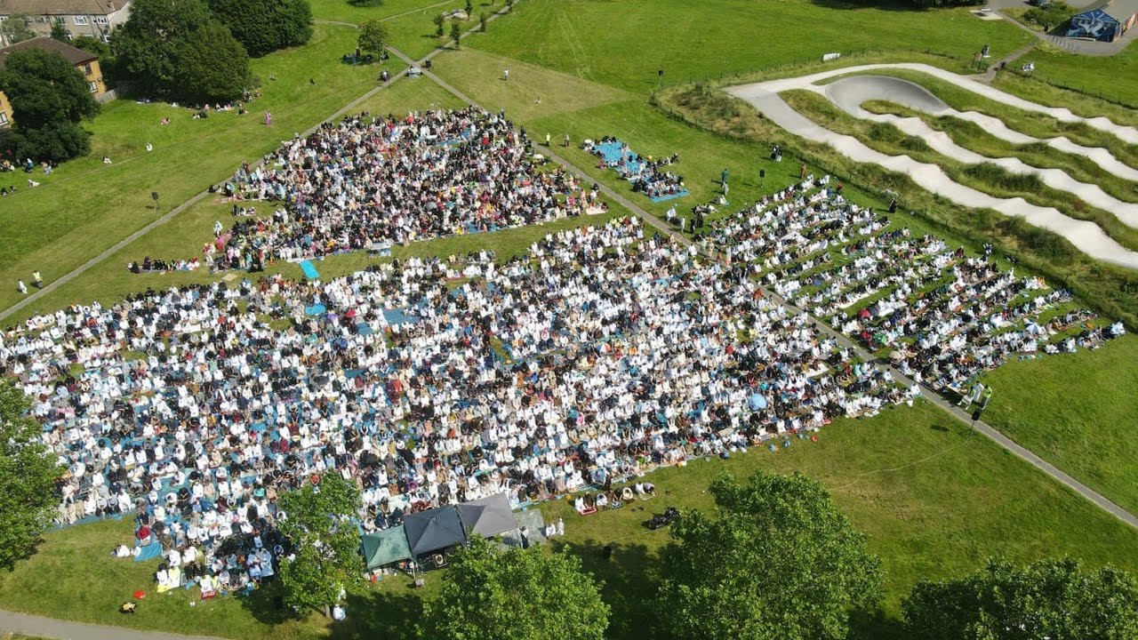 Huge Crowd Offer Prayer in London | Norbury Islamic Academy Croydon in UK |