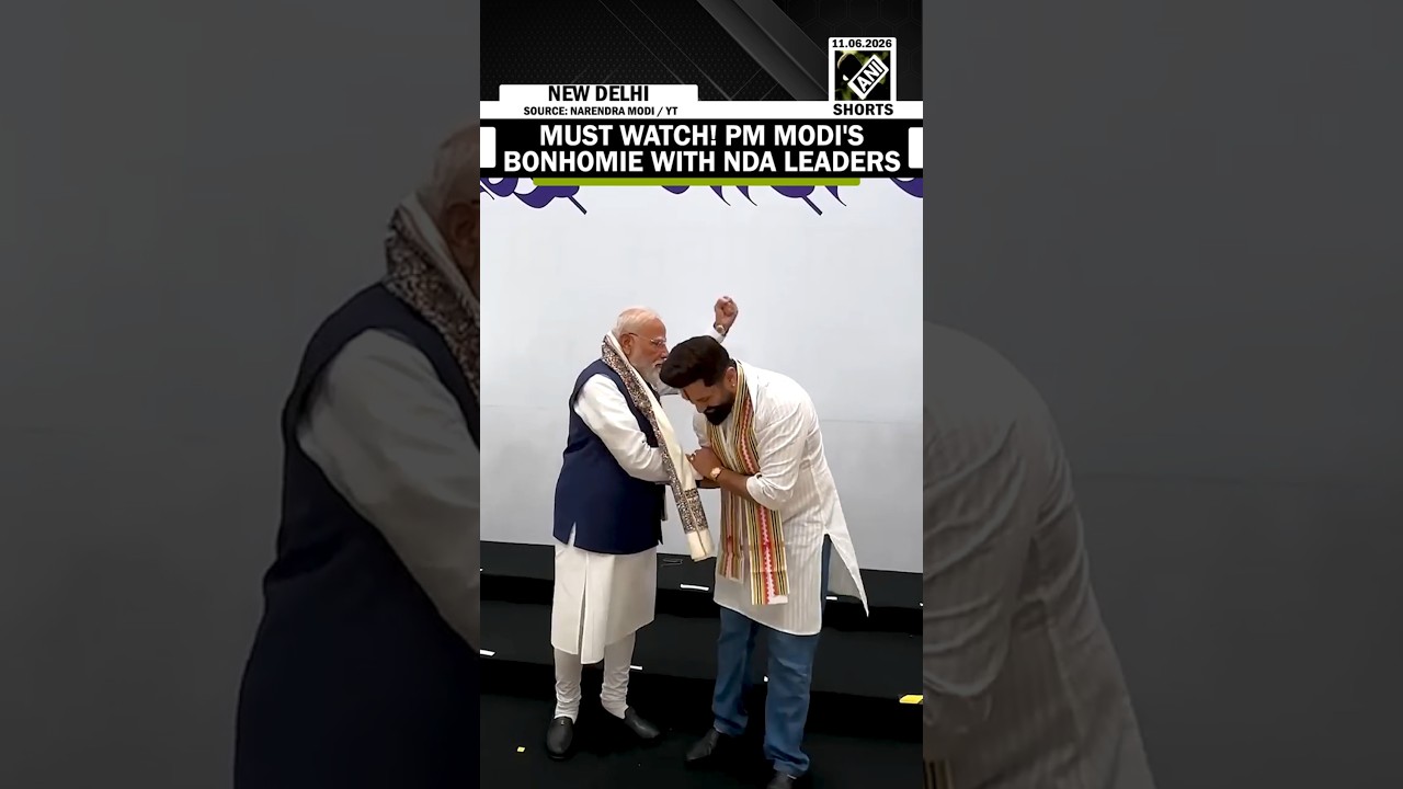 Must Watch Video! Prime Minister Narendra Modi&rsquo;s Bonhomie with NDA leaders goes viral