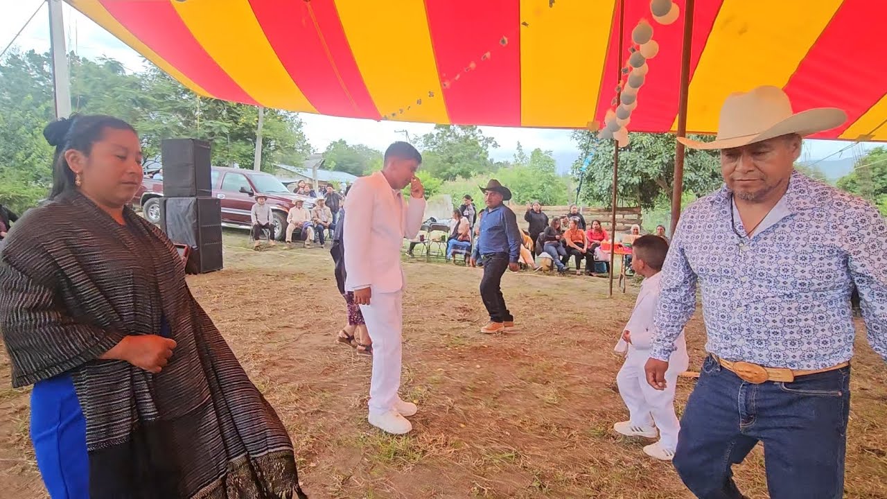 Bautizo en Santa Cruz San Juan Mixtepec Juxtlahuaca Oaxaca México Región Mixteca