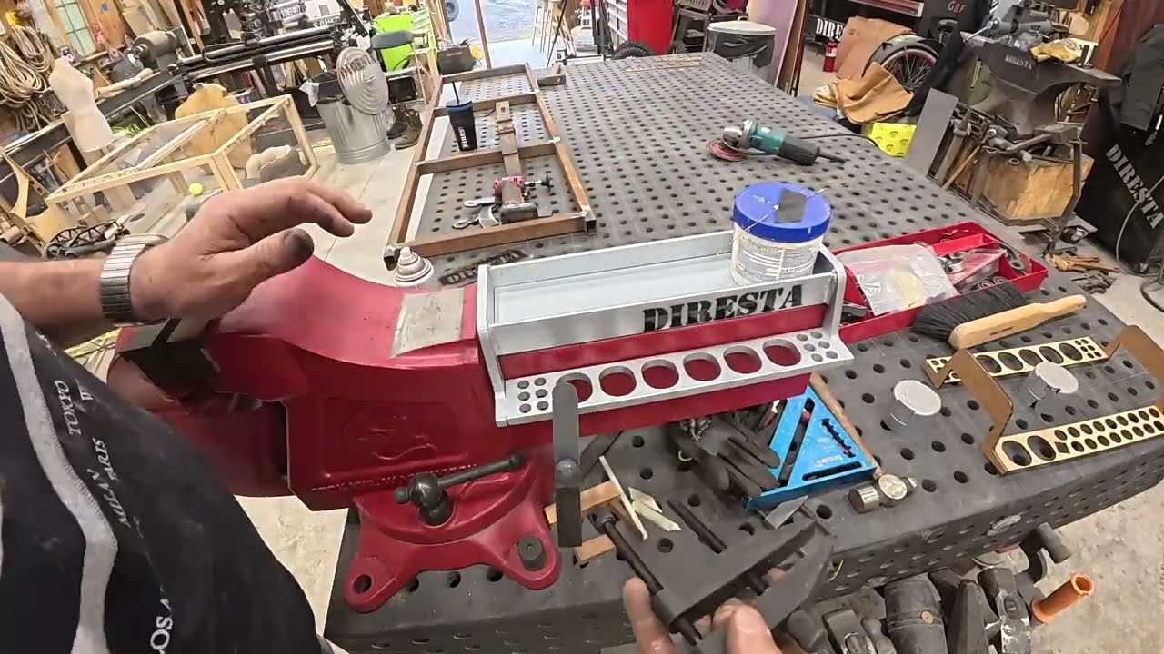 Очень важный инструмент для каждой мастерской.