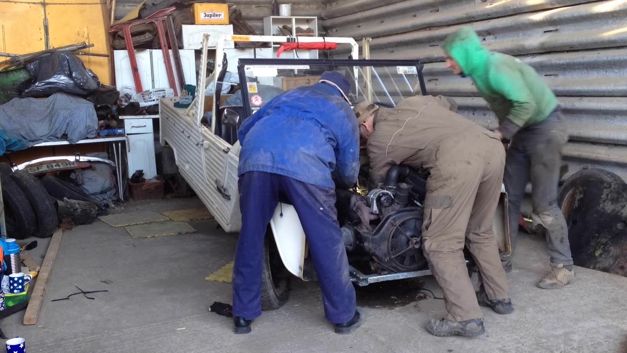 Changing a chassis on a Citroën Méhari
