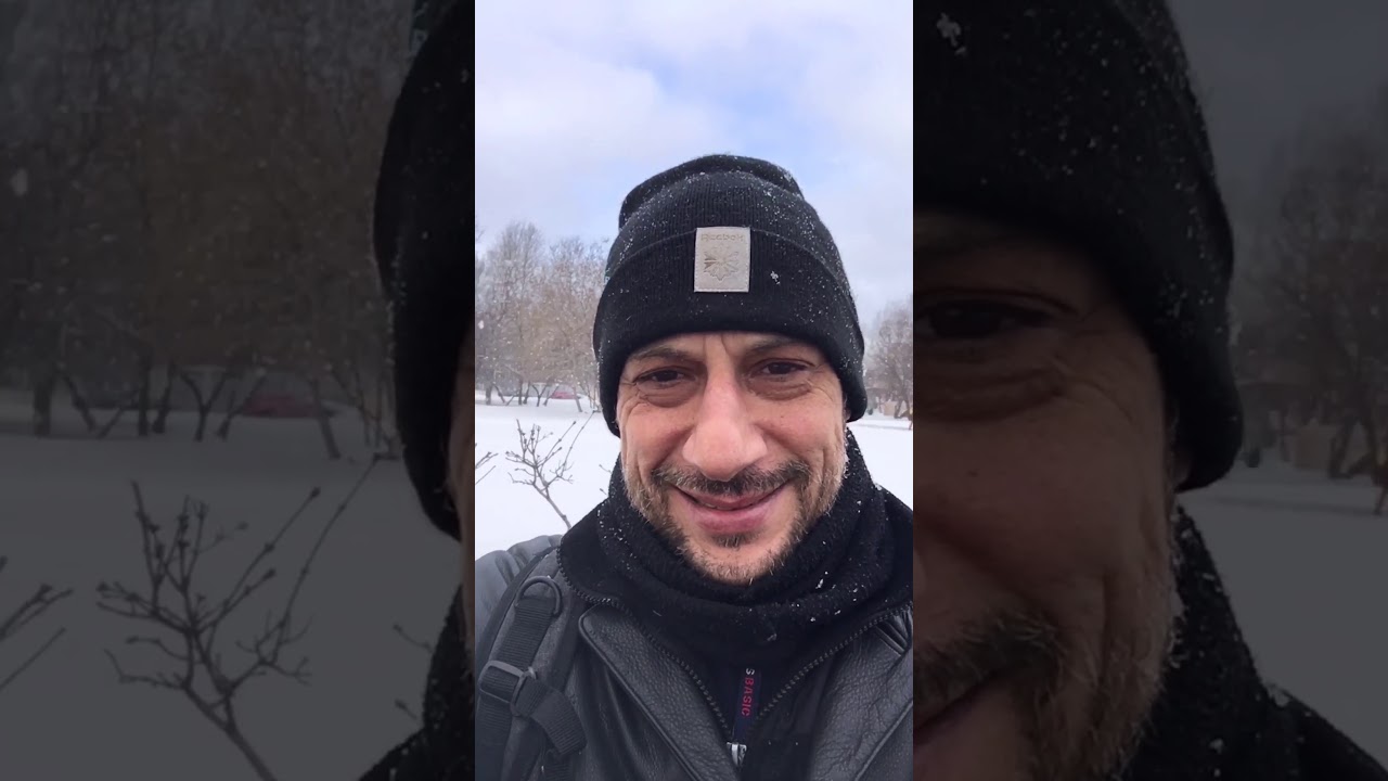Casal Brasileiro Russa Amor chegando em casa - бразильская и русская пара - na neve em Moscow