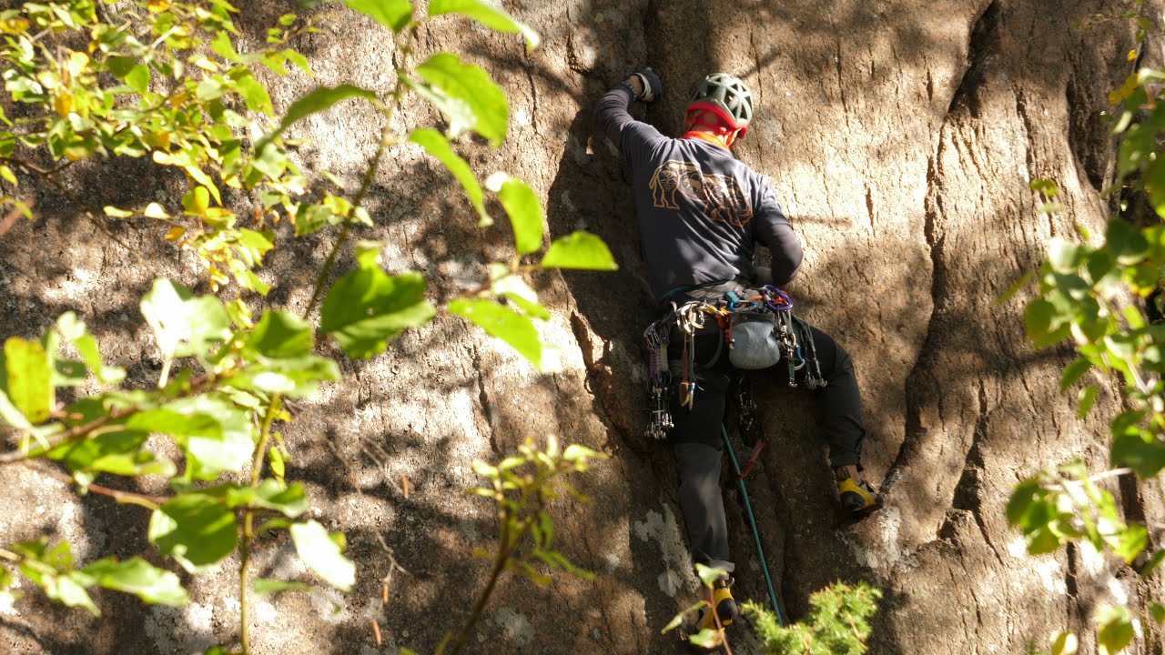 Trad climbing, Isi Rider 6+/6c, Kustavi Finland