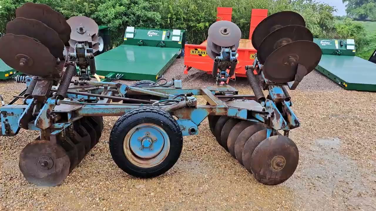 PARMITER TEXAN 12ft (3.6 metre) Folding X Pattern Disc Harrows - Walkaround