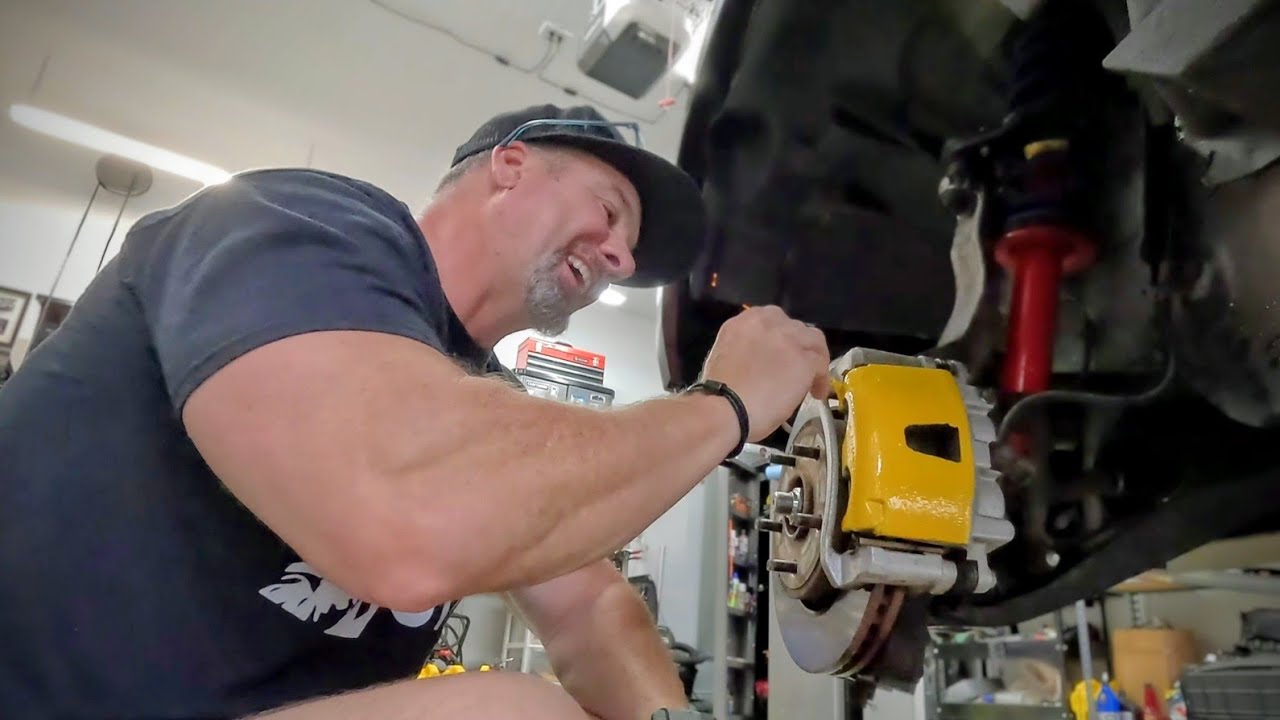 THE BEST WAY TO PAINT YOUR BRAKE CALIPERS!!