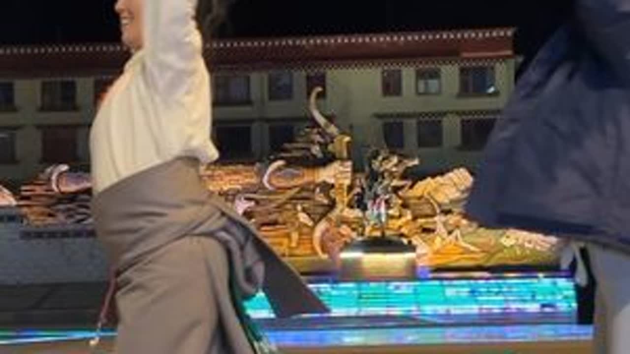 发光不是太阳的权利你也同样可以#蹦蹦跳跳没烦恼 @（櫊鉧）.夏卓查姆仓💃 @理塘卓玛💃卓热查姆锅庄队 #理塘卓玛
