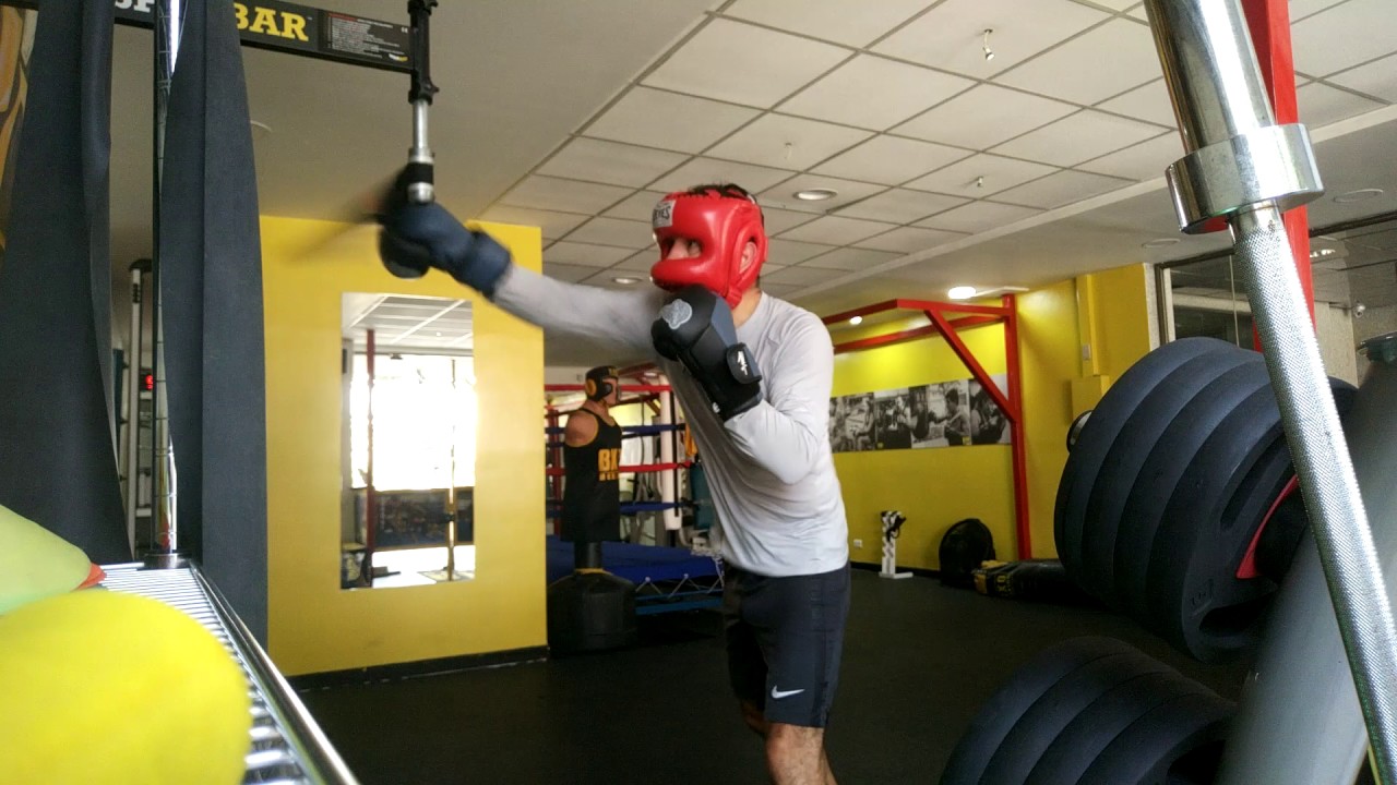 Sacando cintura con la Sparbar