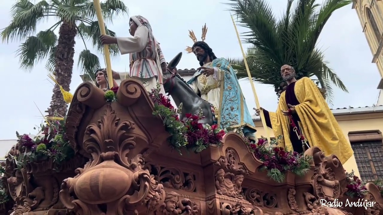 DOMINGO DE RAMOS EN ANDÚJAR: LA BORRIQUITA ABRE EL CORAZÓN DE LA SEMANA SANTA ENTRE PALMAS Y FE