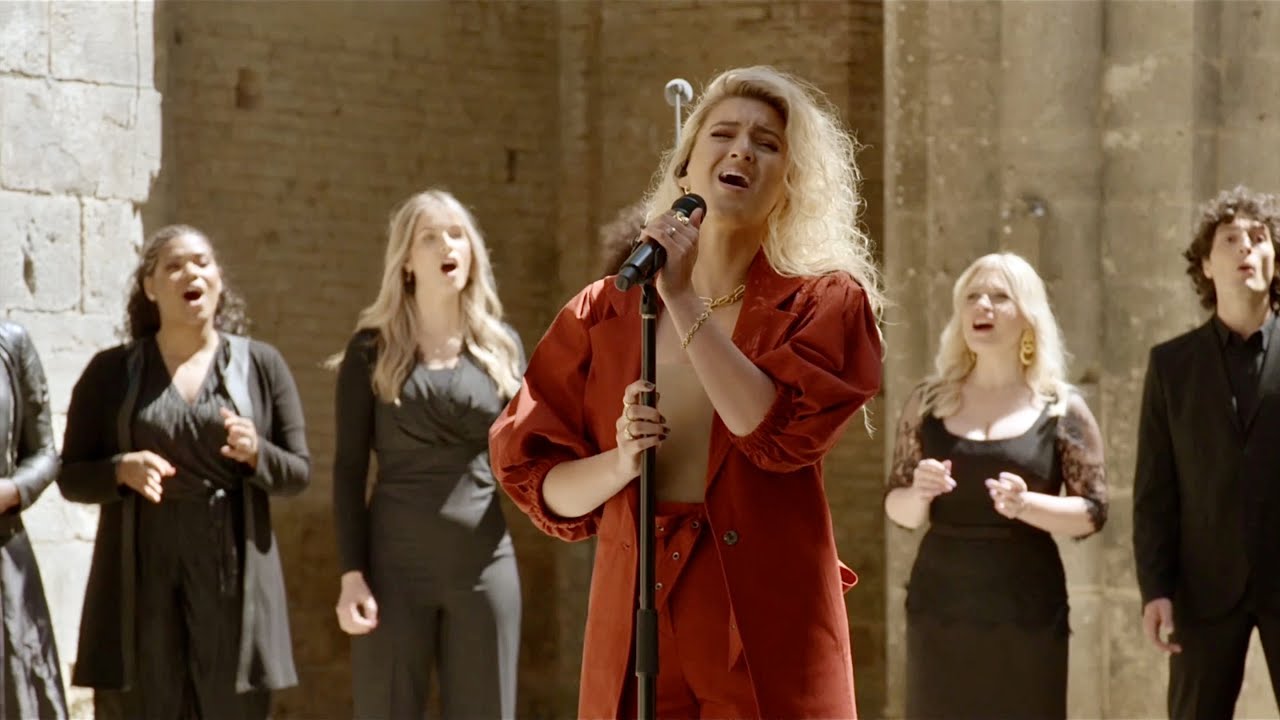 Tori Kelly 