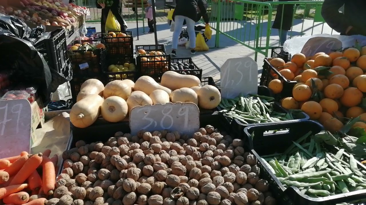 Walking tour Market Figueres Spain