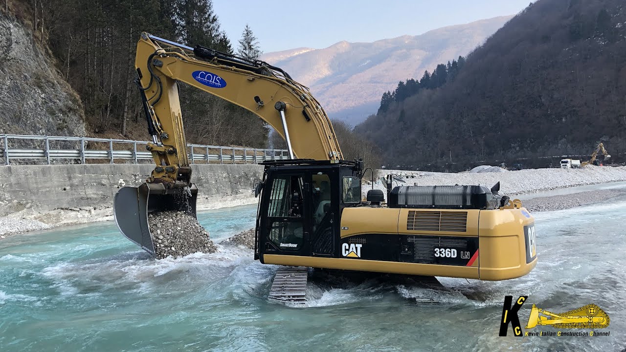 CATERPILLAR 336D Excavator Digging Gravel Under Water