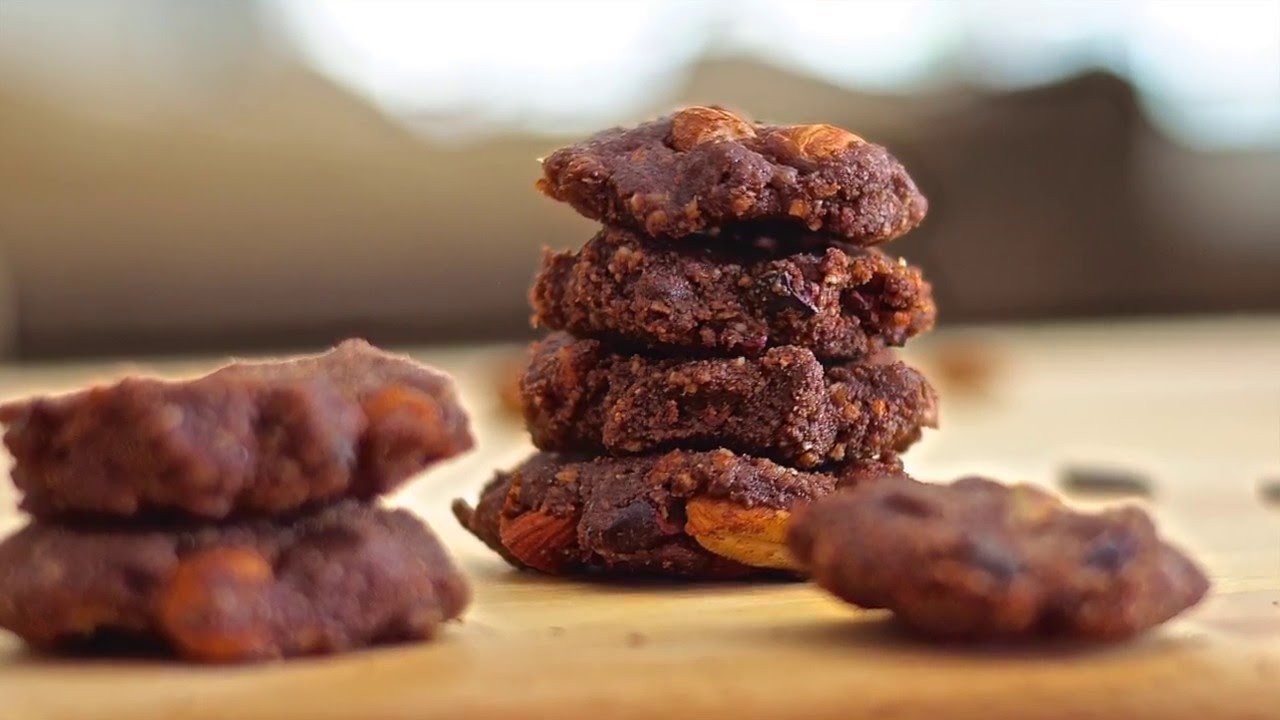 Raw Vegan Chocolate Almond Cookies!