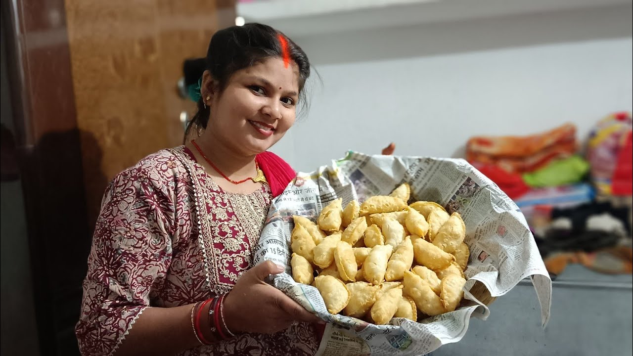 Happy Holi gyus gujiya ke sath 😋 ! 