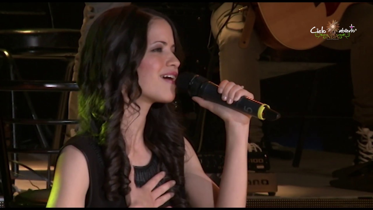 Cielo abierto- Aquí estoy (Celinés Díaz) Música Católica- En Vivo