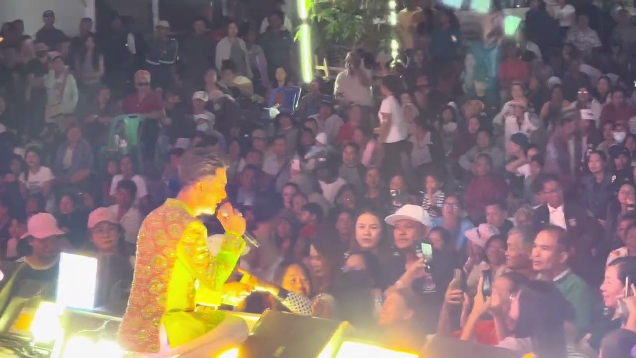 เป็นบุญของหมอลำใจเกินร้อย ที่ได้มาแสดงบ้านหินโงม  👏👏#บอยศิริชัย #หนึ่งทศวรรษหมอลำใจเกินร้อย
