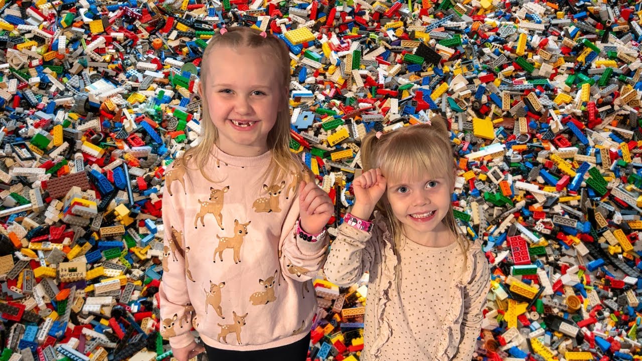 VI LAVER LEGO ARMBÅND 
