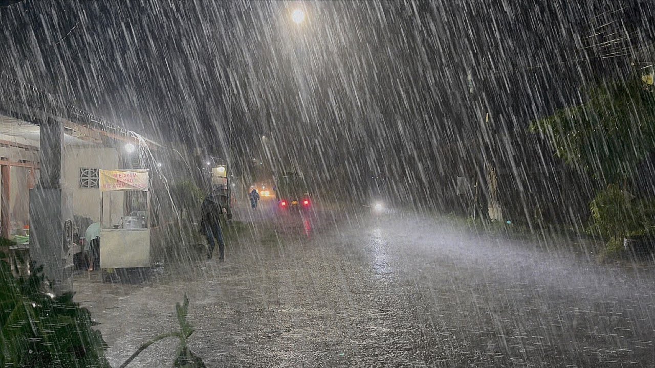 Extreme super crazy rain hits rural life again, strong wind storms & lightning ⛈️ on a scary night