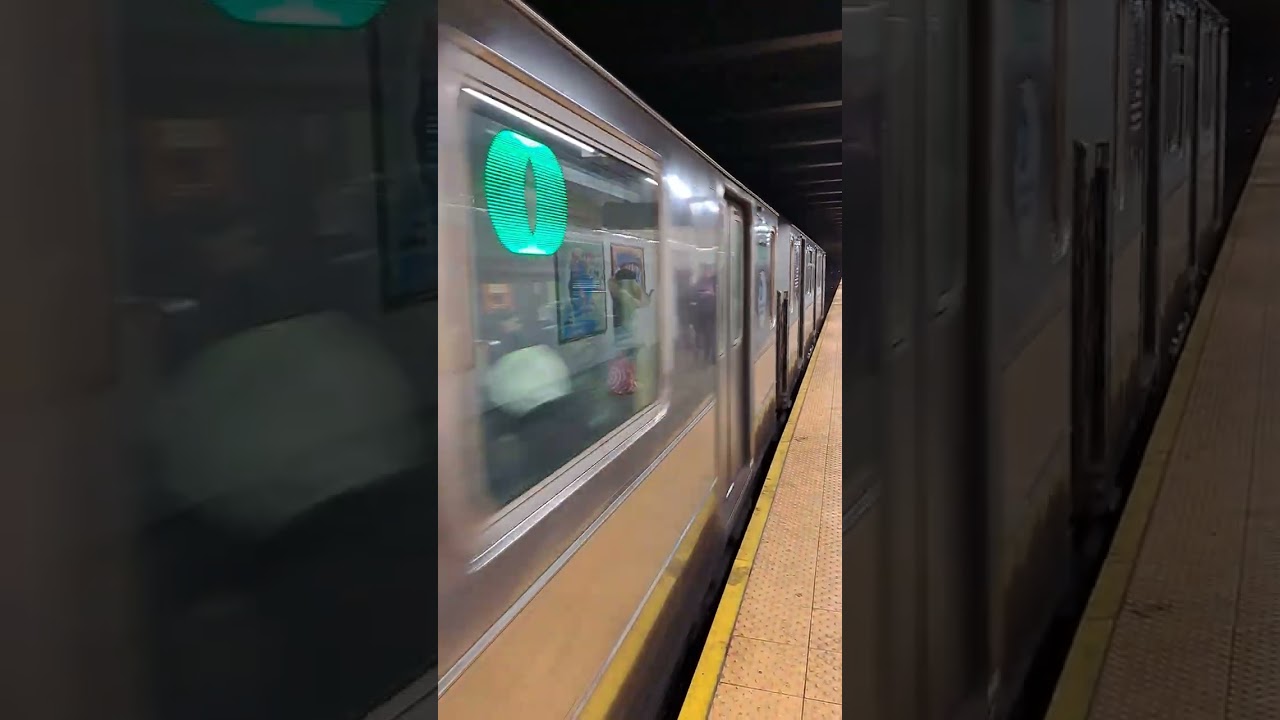 3 Brooklyn Bridge Bound R62A 6 trains Bronx Bound R62A 6 train at 86th Street 