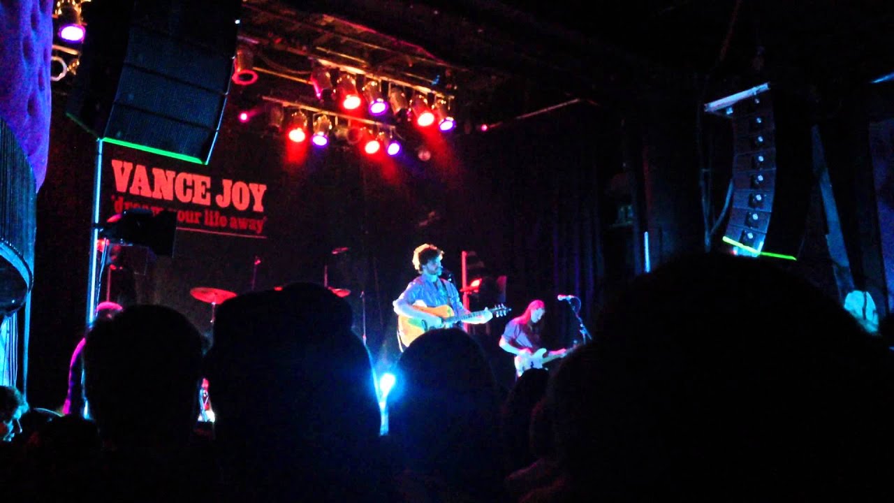 Snaggletooth - Vance Joy Live