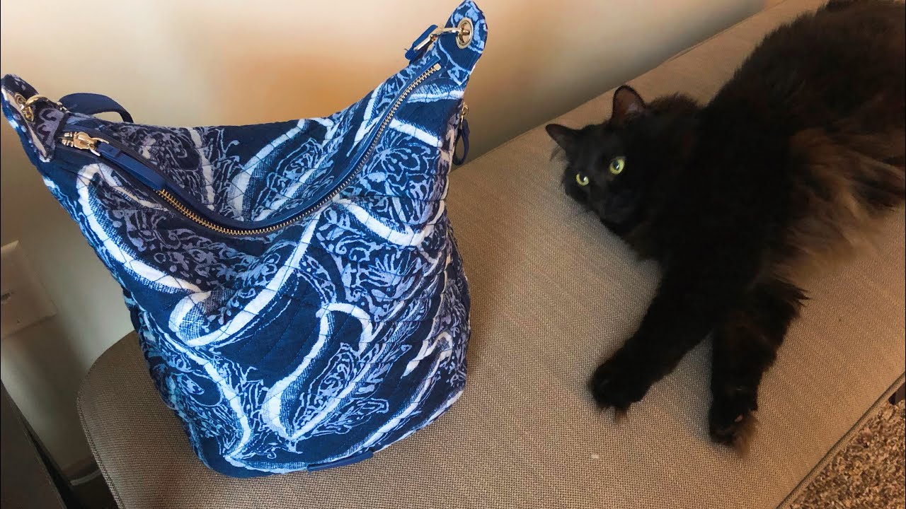 What’s in my bag | Vera Bradley Carson Hobo Bag in Indio