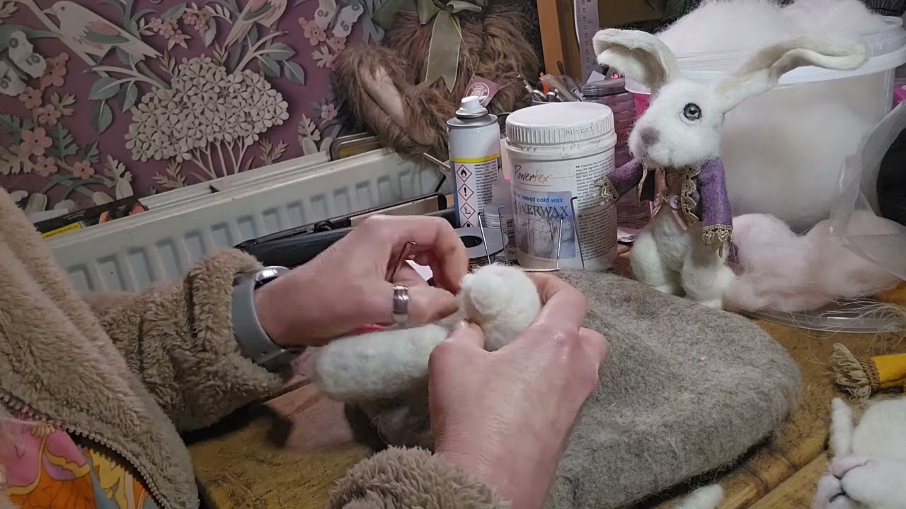 How to make your own needle felt White Rabbit 🐇