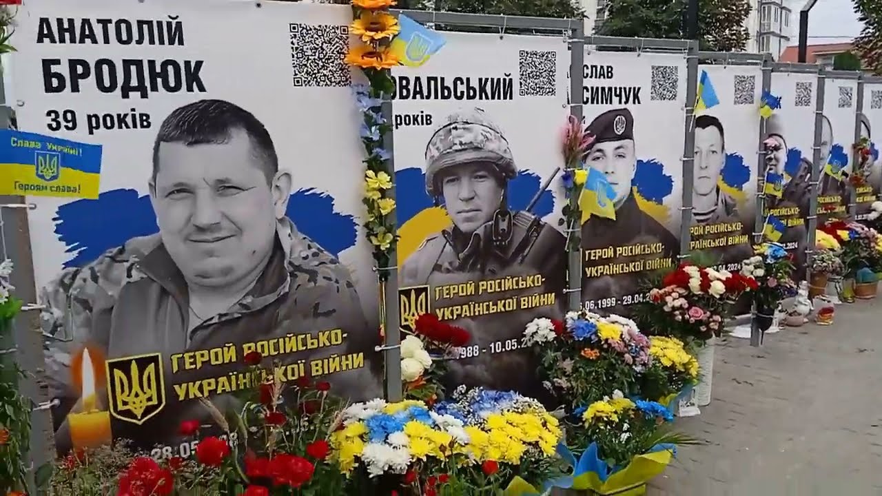 Алея пам'яті захисників України в Парку Слави міста Ізяслав
