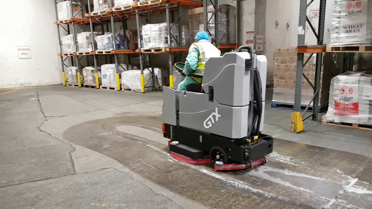 Tomcat GTX 34D scrubber dryer