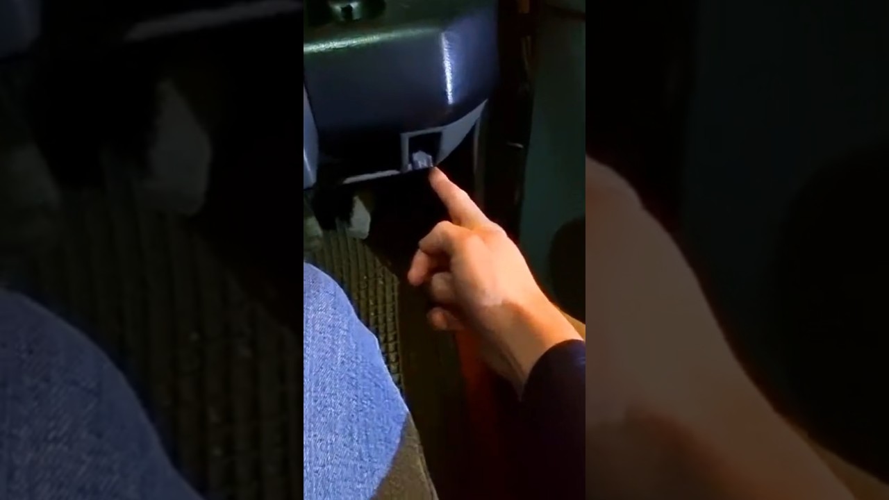 How Do You Start A Really Old Car With A Choke?!