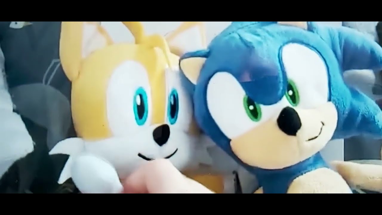 There draped!? Cars 2 logo reveal reaction (with tow mater)