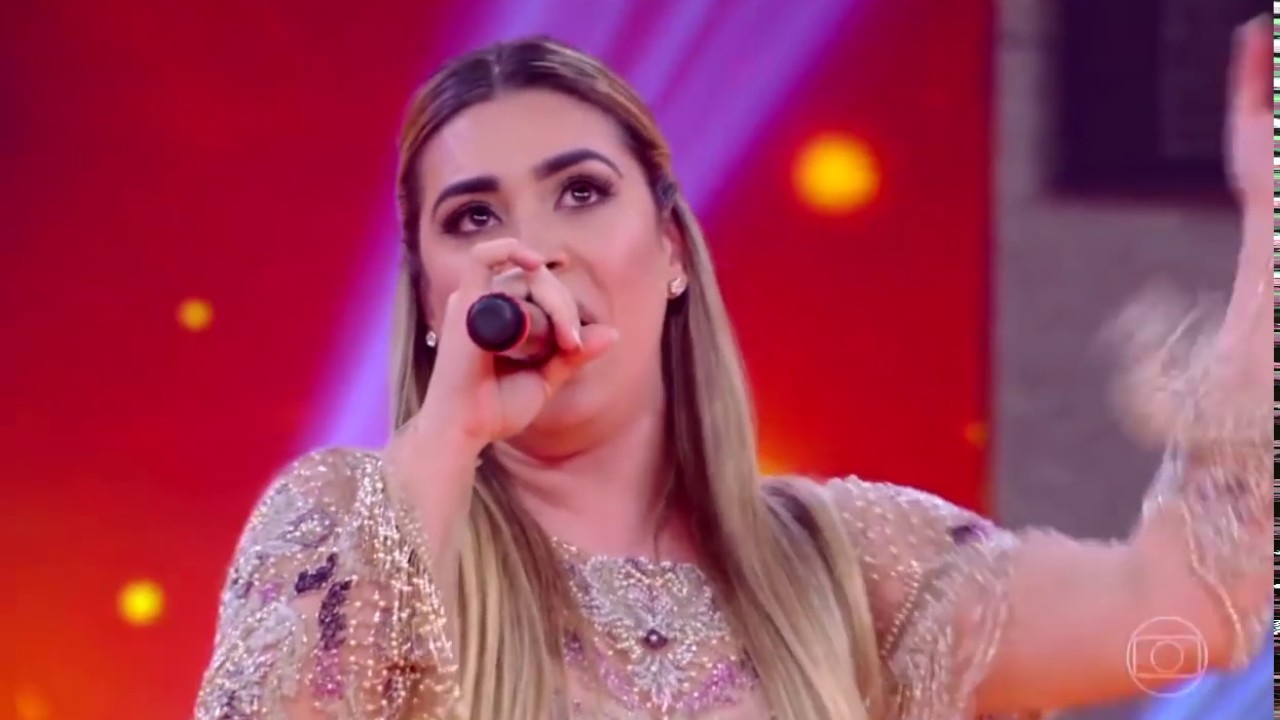 Naiara Azevedo canta Shakira