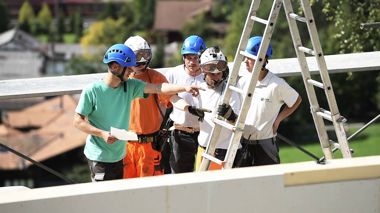 Swiss Helicopter baut ein Haus auf...