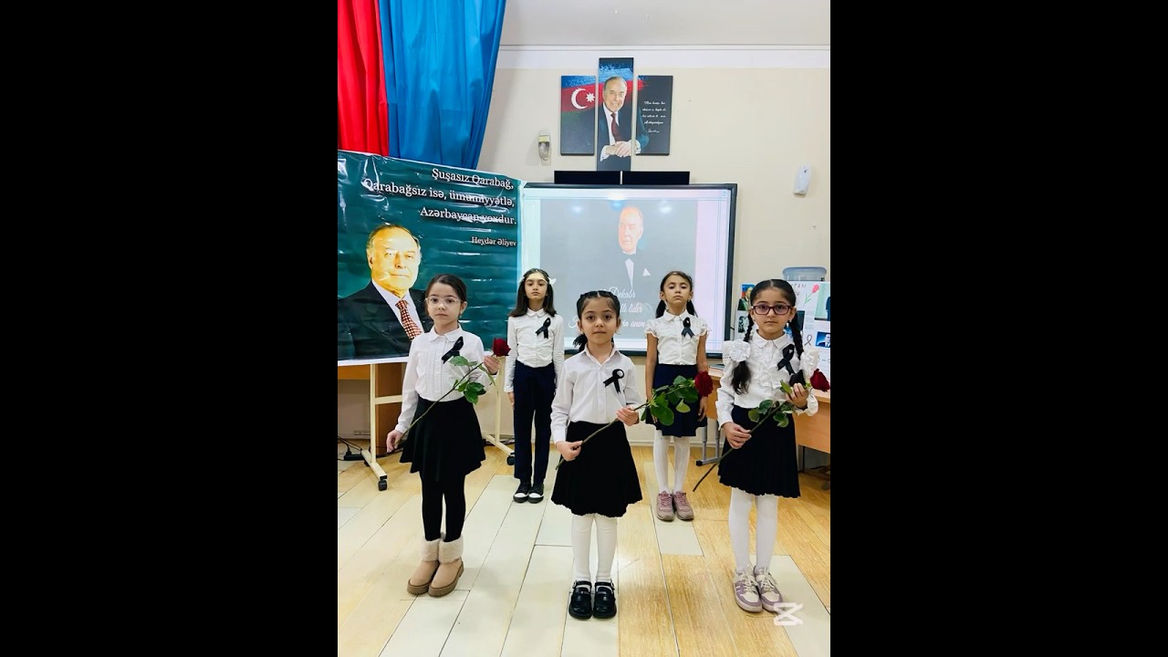 240 nömrəli tam orta məktəbin 2”B”sinif şagirdləri Dahi Heydər Əliyevi anır
