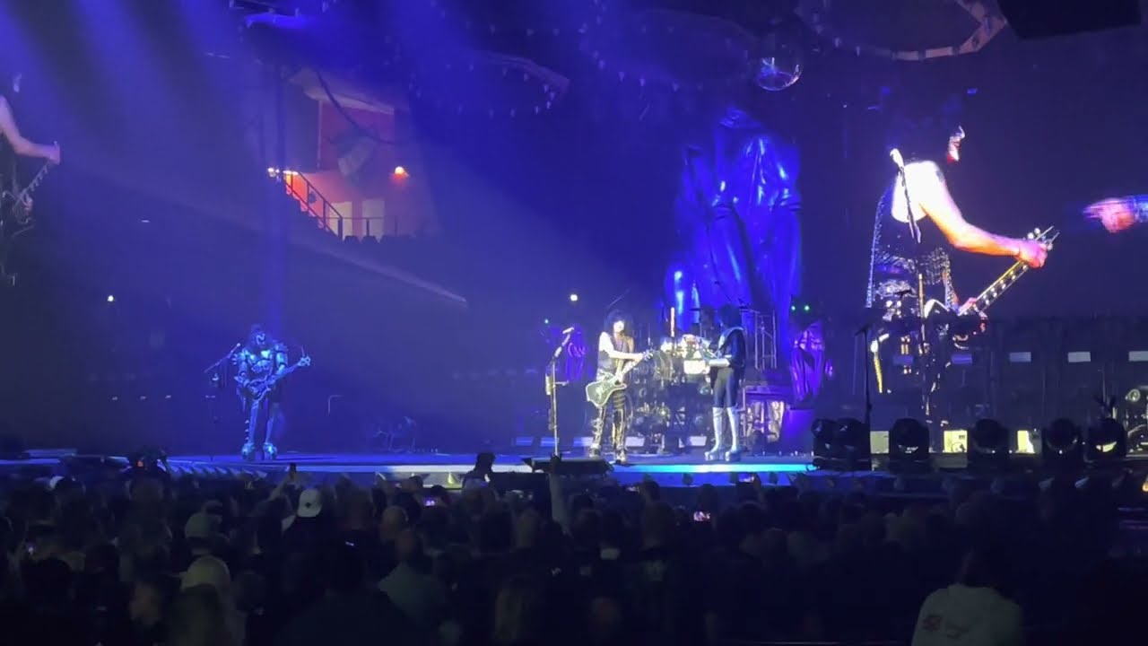 KISS - Led Zeppelin Jam – Heartbreaker &  You Shook Me - Helsinki 2022-06-20