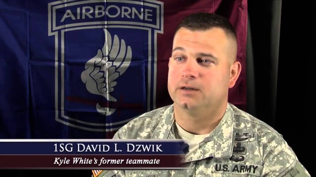 Kyle White receiving the Medal of Honor