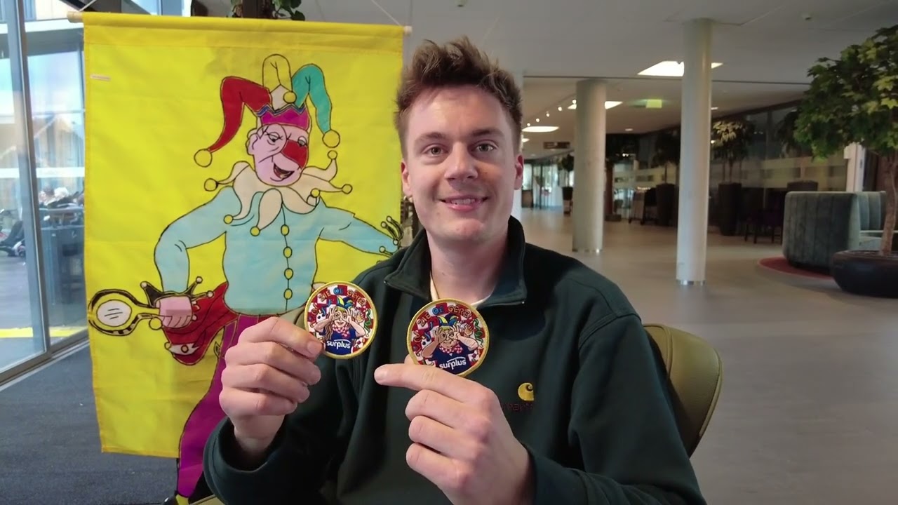Collega Matthijs ontwierp het winnende Surplus-carnavalsembleem