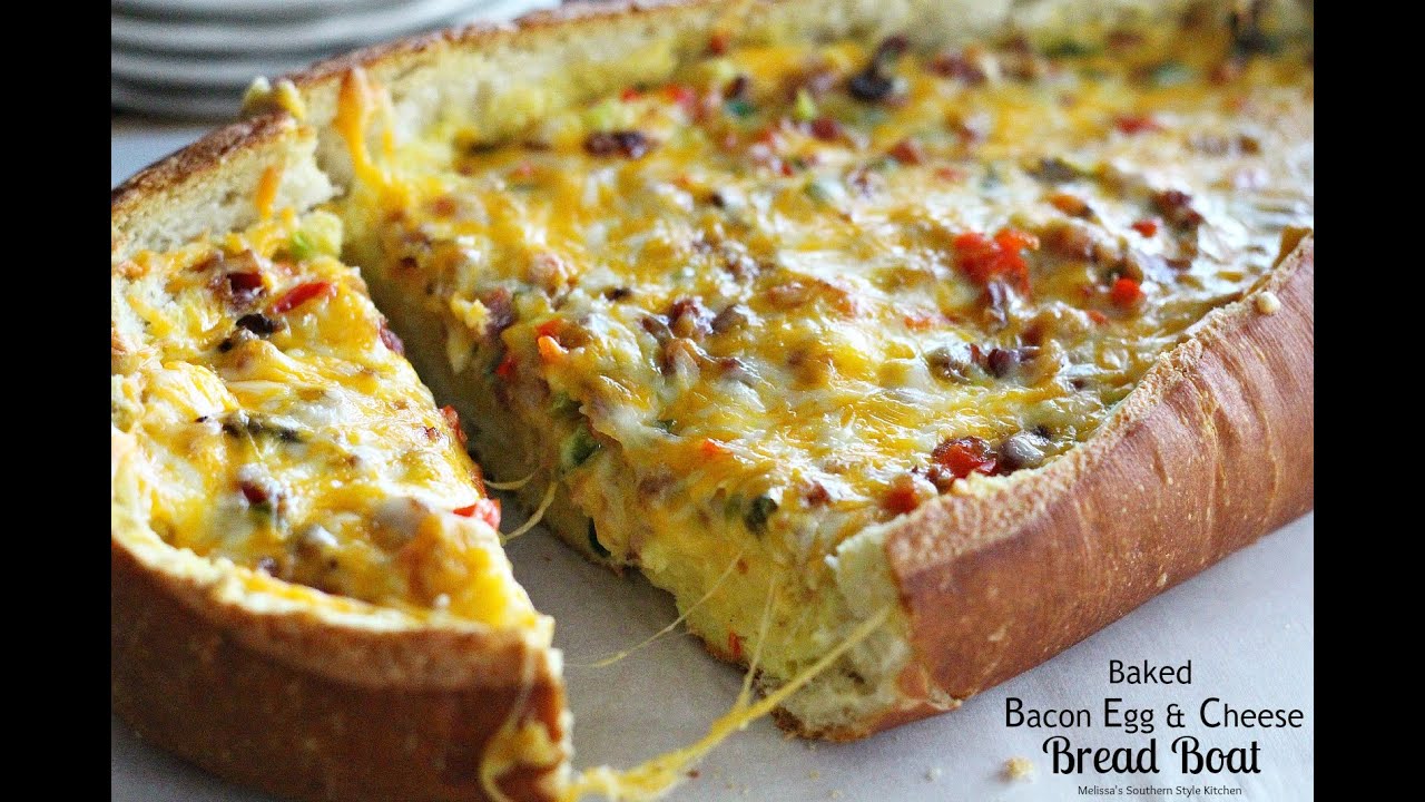 Cheesy Baked Egg and Bacon Boats !