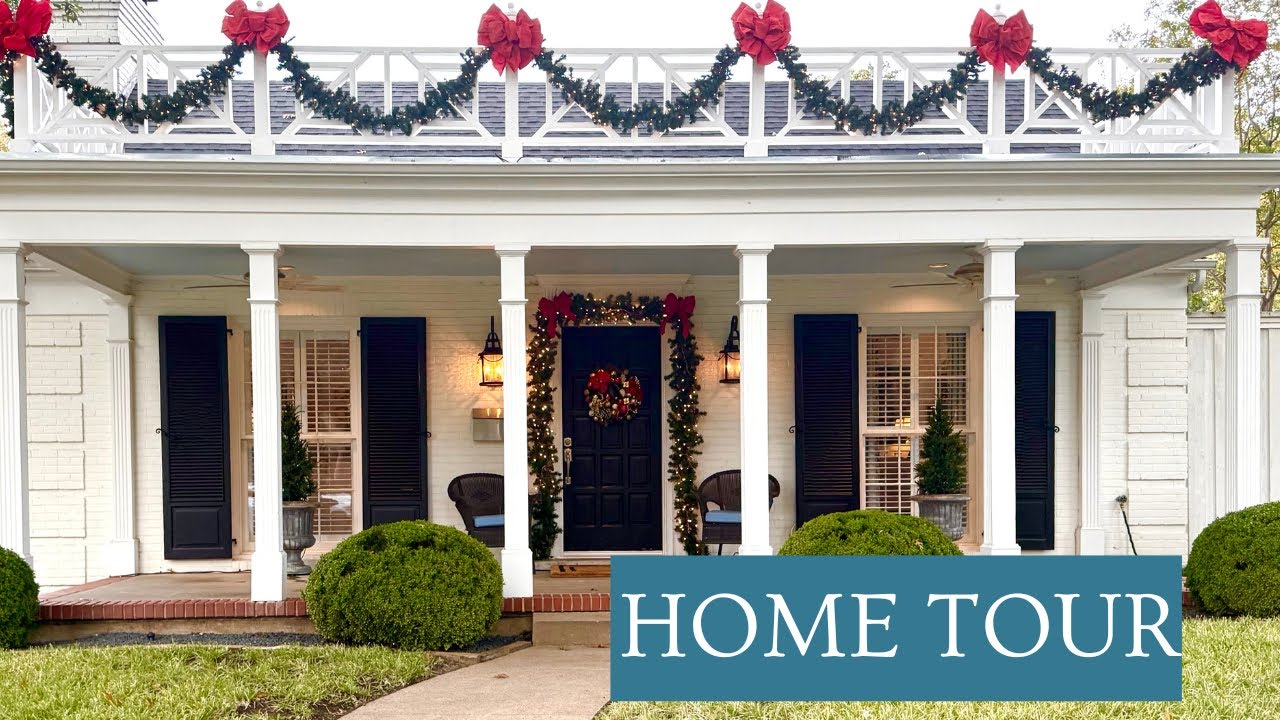 Beyond the Curb Home Tour at Christmas with Pam Kelley