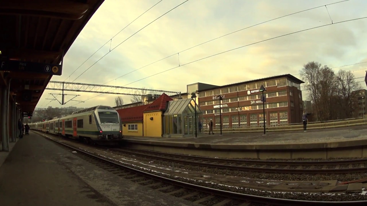 Trains at Skøyen station, track 3-4 / NSB trains