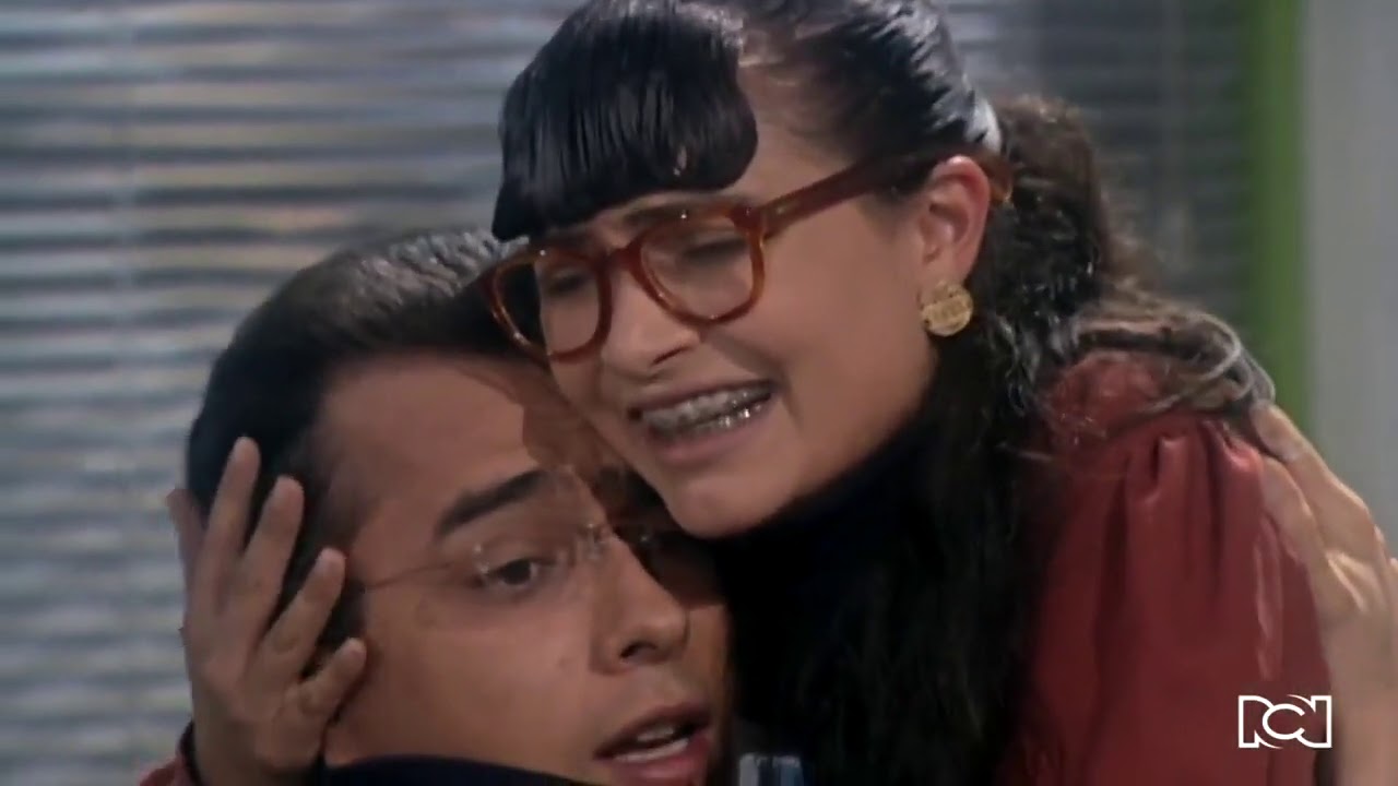Betty, en una alucinación, confiesa que está enamorada de Armando | Yo soy Betty, la fea