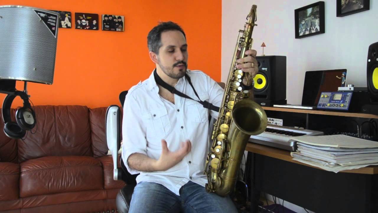 Julio Andrade plays 